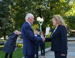 Йотова проведе предизборна среща в Правец