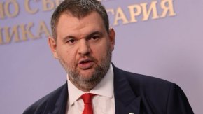 Пеевски: Ако има 36 фактури за платени от фирма мои полети, подавам оставка. Ако няма, Радев да подаде