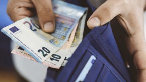  €3747 ср. заплата без данъци и осигуровки за бг военните, които нищо не вършат от Н.Пр.Радев: БЪРЗ ФАКТ