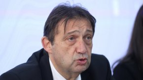 7,5 ПЪТИ Шишков оскъпи мантинелите 