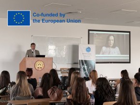 Демокрацията трябва да бъде защитена и онлайн: Евродепутатът А. Ковачев пред студенти от УНСС