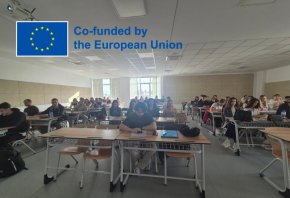 Демокрацията трябва да бъде защитена и онлайн: Евродепутатът А. Ковачев пред студенти от УНСС