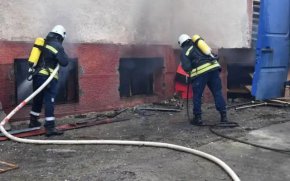 Пожар в старчески дом във Варна взе жертва, двама са ранени