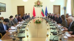 Ние гледаме с голяма надежда на това посещение: Н. пр. Радев към  Ван И