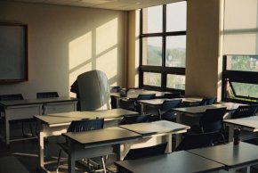 "Първа стъпка към диктатура": Преподаватели срещу искането на Радев за един учебник по предмет