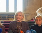 Опасна тенденция за използване на насилие, оставка на Доцова и на шефа на НСО, заяви на брифинг от ДПС.  По думите им Доцова е избягала, като най-последен нарушител.   Заради насилието срещу журналистката Соня Колтуклиева,  ДПС поиска оставката на  Доцова