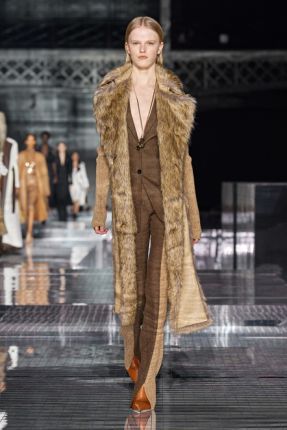 Burberry с поглед към бъдещето