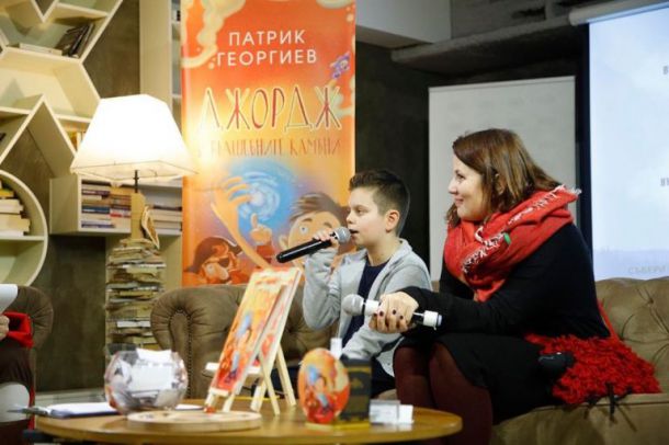Венета Райкова горда с 1-та книга на сина си