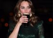 Кейт Мидълтън с блестяща рокля и тъмна бира в Ирландия 