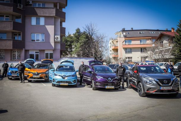 Дариха 8 автомобила за дезинфекция и доставките на храни в София