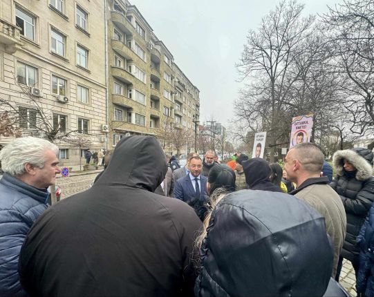 Общински съветници подкрепиха протеста срещу кмет на Бонев пред Столичната община