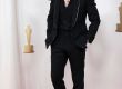  Райън Гослинг, номиниран за най-добър актьор в поддържаща роля за изпълнението си в "Барби", пристигна с костюм на Gucci, обшит със сребърни пайети. Джордан Щраус/Invision/AP