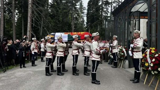 Полагане на тленните останки на цар Фердинанд в двореца Врана