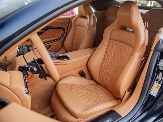 Ето го новия Aston Martin 2026 DB12