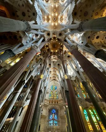 La Sagrada Familia на 100г.