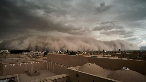  Силна пясъчна буря удари оазиса Язд в Иран