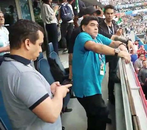 Марадона се докара до лекар по време на мача Аржентина - Нигерия